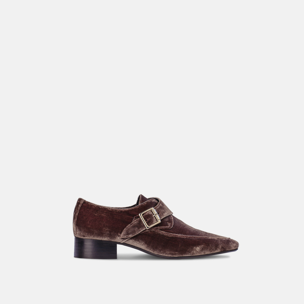 Carela Shoes